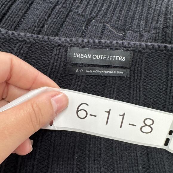 Urban Outfitters Sweater Womens Small Black Ribbed Cropped Long Sleeve Pullover - Picture 3 of 7